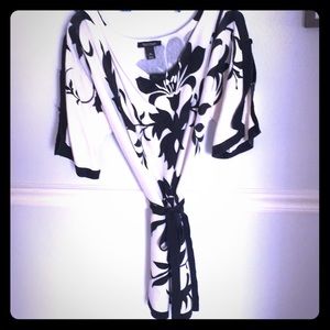 White House Black Market tunic size M.